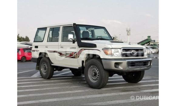 Sayi Imported Toyota Land Cruiser White Mota in Import - Dubai a Ashanti Sayi Imported Toyota Land Cruiser White Mota in Import - Dubai a Ashanti