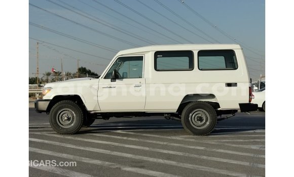Sayi Imported Toyota Land Cruiser White Mota in Import - Dubai a Ashanti Sayi Imported Toyota Land Cruiser White Mota in Import - Dubai a Ashanti