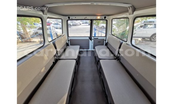 Sayi Imported Toyota Land Cruiser White Mota in Import - Dubai a Ashanti Sayi Imported Toyota Land Cruiser White Mota in Import - Dubai a Ashanti