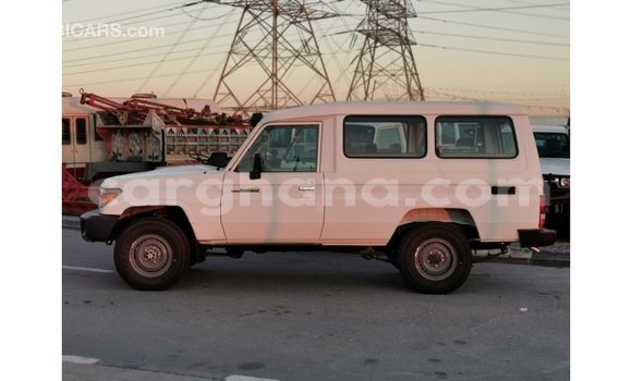 Ra Imported Toyota Land Cruiser funfun Ọkọ̀ in Import - Dubai ni Ashanti Ra Imported Toyota Land Cruiser funfun Ọkọ̀ in Import - Dubai ni Ashanti