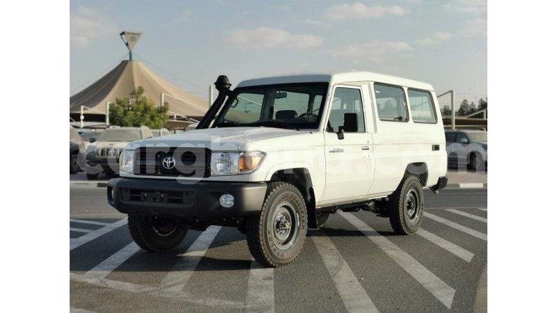 Big with watermark toyota land cruiser ashanti import dubai 13847