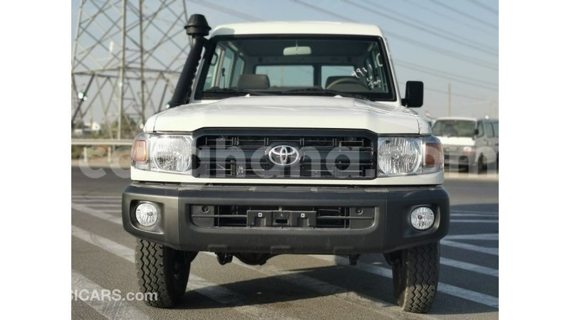 Big with watermark toyota land cruiser ashanti import dubai 13847