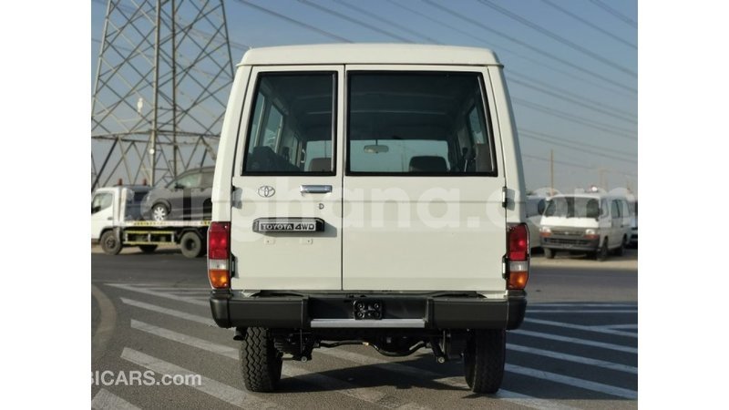 Big with watermark toyota land cruiser ashanti import dubai 13847