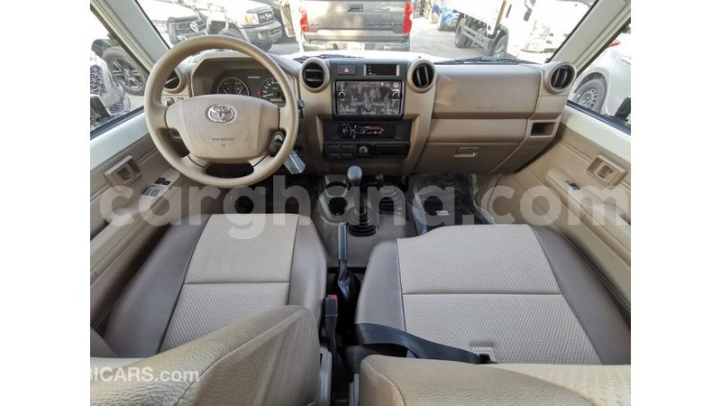 Big with watermark toyota land cruiser ashanti import dubai 13847