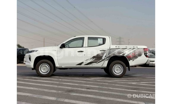 Buy Import Mitsubishi L200 White Car in Import - Dubai in Ashanti Buy Import Mitsubishi L200 White Car in Import - Dubai in Ashanti