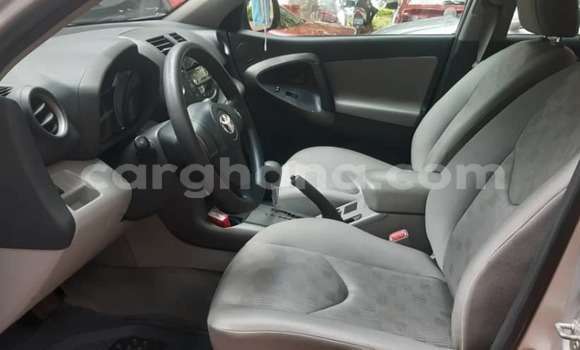 Sayi Na hannu Toyota RAV4 Azurfa Mota in Kumasi a Ashanti Sayi Na hannu Toyota RAV4 Azurfa Mota in Kumasi a Ashanti
