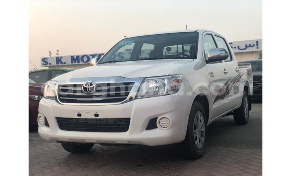 Sayi Imported Toyota Hilux White Mota in Import - Dubai a Ashanti Sayi Imported Toyota Hilux White Mota in Import - Dubai a Ashanti
