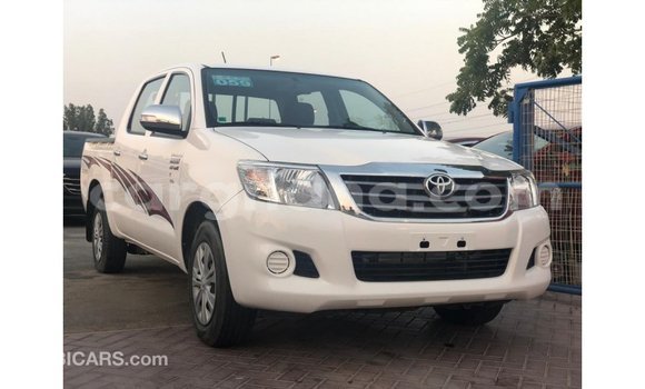 Sayi Imported Toyota Hilux White Mota in Import - Dubai a Ashanti Sayi Imported Toyota Hilux White Mota in Import - Dubai a Ashanti