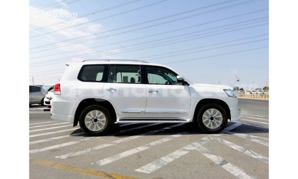 Sayi Imported Toyota Land Cruiser White Mota in Import - Dubai a Ashanti Sayi Imported Toyota Land Cruiser White Mota in Import - Dubai a Ashanti