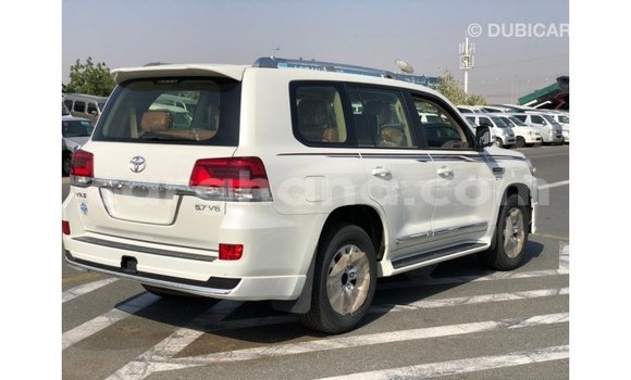 Sayi Imported Toyota Land Cruiser White Mota in Import - Dubai a Ashanti Sayi Imported Toyota Land Cruiser White Mota in Import - Dubai a Ashanti