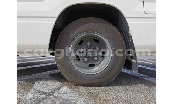 Sayi Imported Toyota Coaster White Mota in Import - Dubai a Ashanti Sayi Imported Toyota Coaster White Mota in Import - Dubai a Ashanti