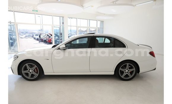 Ra Imported Mercedes‒Benz 1117 funfun Ọkọ̀ akẹ́rù ńlá in Import - Dubai ni Ashanti Ra Imported Mercedes‒Benz 1117 funfun Ọkọ̀ akẹ́rù ńlá in Import - Dubai ni Ashanti