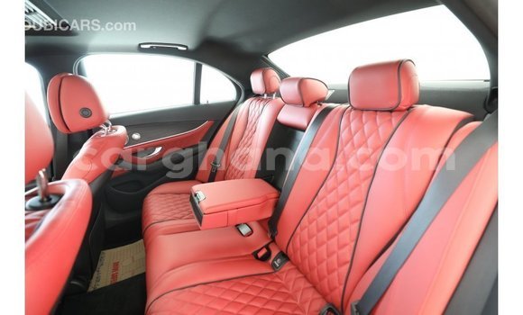 Ra Imported Mercedes‒Benz 1117 funfun Ọkọ̀ akẹ́rù ńlá in Import - Dubai ni Ashanti Ra Imported Mercedes‒Benz 1117 funfun Ọkọ̀ akẹ́rù ńlá in Import - Dubai ni Ashanti