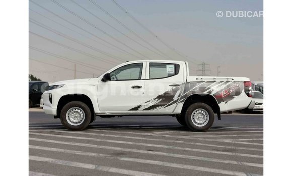 Sayi Imported Mitsubishi L200 White Mota in Import - Dubai a Ashanti Sayi Imported Mitsubishi L200 White Mota in Import - Dubai a Ashanti