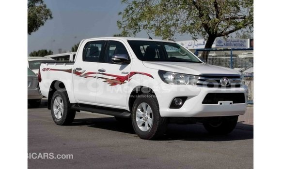 Sayi Imported Toyota Hilux White Mota in Import - Dubai a Ashanti Sayi Imported Toyota Hilux White Mota in Import - Dubai a Ashanti