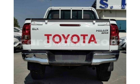 Sayi Imported Toyota Hilux White Mota in Import - Dubai a Ashanti Sayi Imported Toyota Hilux White Mota in Import - Dubai a Ashanti