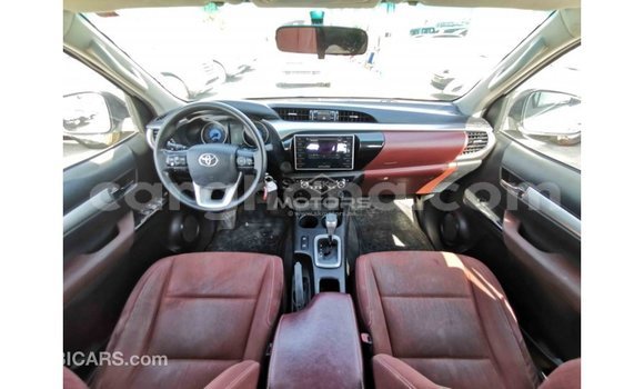 Sayi Imported Toyota Hilux White Mota in Import - Dubai a Ashanti Sayi Imported Toyota Hilux White Mota in Import - Dubai a Ashanti