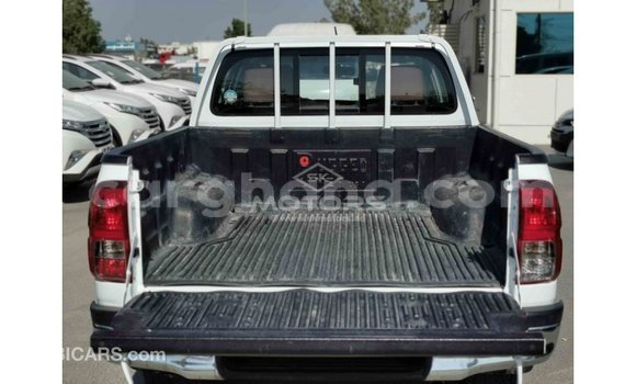 Sayi Imported Toyota Hilux White Mota in Import - Dubai a Ashanti Sayi Imported Toyota Hilux White Mota in Import - Dubai a Ashanti