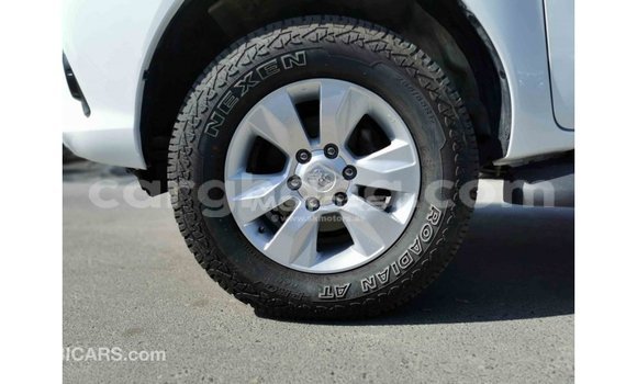 Sayi Imported Toyota Hilux White Mota in Import - Dubai a Ashanti Sayi Imported Toyota Hilux White Mota in Import - Dubai a Ashanti