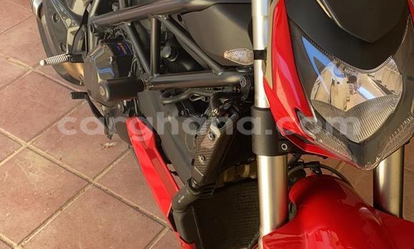 Sayi Na hannu Ducati Streetfighter Red Motsi in Kumasi a Ashanti