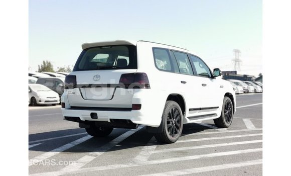 Sayi Imported Toyota Land Cruiser White Mota in Import - Dubai a Ashanti Sayi Imported Toyota Land Cruiser White Mota in Import - Dubai a Ashanti