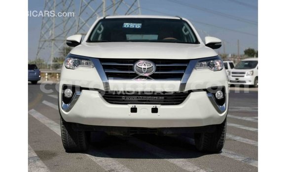 Ra Imported Toyota Fortuner funfun Ọkọ̀ in Import - Dubai ni Ashanti Ra Imported Toyota Fortuner funfun Ọkọ̀ in Import - Dubai ni Ashanti