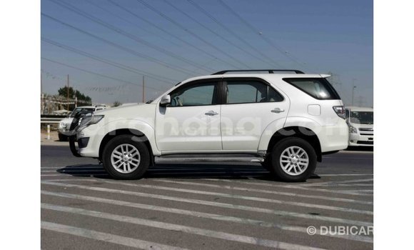Sayi Imported Toyota Fortuner White Mota in Import - Dubai a Ashanti Sayi Imported Toyota Fortuner White Mota in Import - Dubai a Ashanti