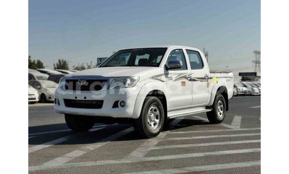 Sayi Imported Toyota Hilux White Mota in Import - Dubai a Ashanti Sayi Imported Toyota Hilux White Mota in Import - Dubai a Ashanti