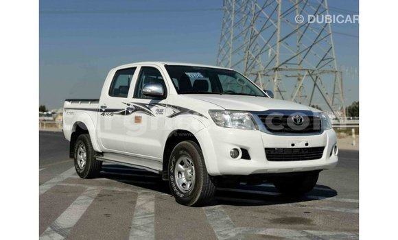 Sayi Imported Toyota Hilux White Mota in Import - Dubai a Ashanti Sayi Imported Toyota Hilux White Mota in Import - Dubai a Ashanti