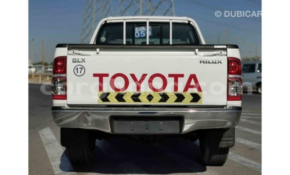 Sayi Imported Toyota Hilux White Mota in Import - Dubai a Ashanti Sayi Imported Toyota Hilux White Mota in Import - Dubai a Ashanti