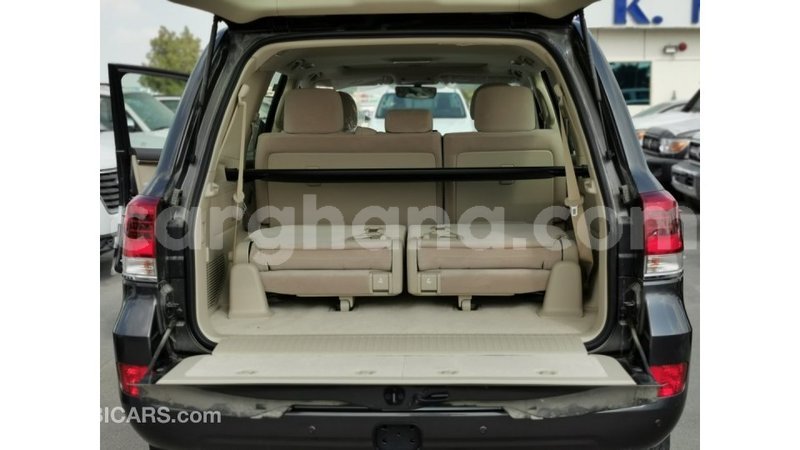 Big with watermark toyota land cruiser ashanti import dubai 14095