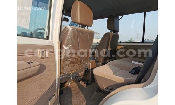 Buy Import Toyota Land Cruiser White Car in Import - Dubai in Ashanti Buy Import Toyota Land Cruiser White Car in Import - Dubai in Ashanti