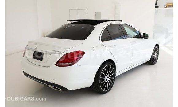 Ra Imported Mercedes‒Benz 1117 funfun Ọkọ̀ akẹ́rù ńlá in Import - Dubai ni Ashanti Ra Imported Mercedes‒Benz 1117 funfun Ọkọ̀ akẹ́rù ńlá in Import - Dubai ni Ashanti
