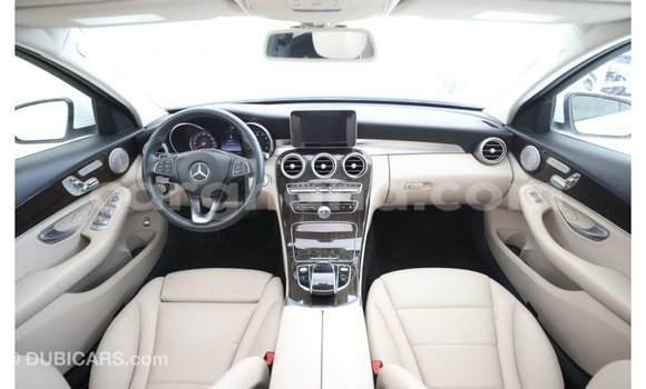 Ra Imported Mercedes‒Benz 1117 funfun Ọkọ̀ akẹ́rù ńlá in Import - Dubai ni Ashanti Ra Imported Mercedes‒Benz 1117 funfun Ọkọ̀ akẹ́rù ńlá in Import - Dubai ni Ashanti