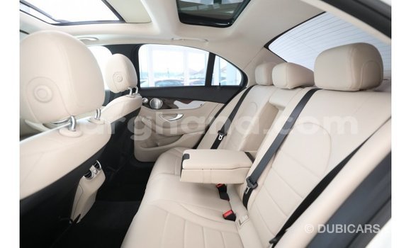 Ra Imported Mercedes‒Benz 1117 funfun Ọkọ̀ akẹ́rù ńlá in Import - Dubai ni Ashanti Ra Imported Mercedes‒Benz 1117 funfun Ọkọ̀ akẹ́rù ńlá in Import - Dubai ni Ashanti