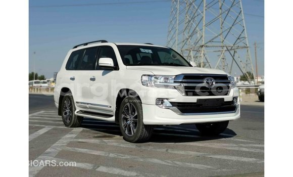 Ra Imported Toyota Land Cruiser funfun Ọkọ̀ in Import - Dubai ni Ashanti Ra Imported Toyota Land Cruiser funfun Ọkọ̀ in Import - Dubai ni Ashanti