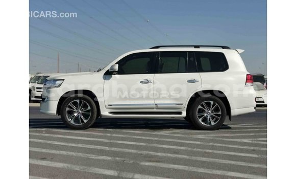 Ra Imported Toyota Land Cruiser funfun Ọkọ̀ in Import - Dubai ni Ashanti Ra Imported Toyota Land Cruiser funfun Ọkọ̀ in Import - Dubai ni Ashanti