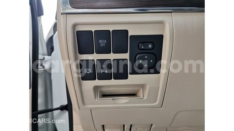 Big with watermark toyota land cruiser ashanti import dubai 14150