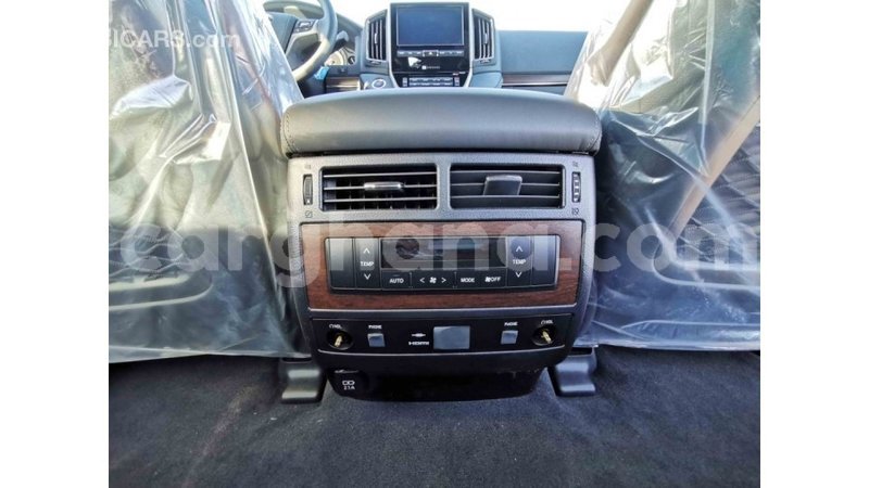 Big with watermark toyota land cruiser ashanti import dubai 14170