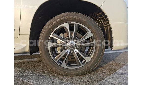 Buy Import Toyota Land Cruiser White Car in Import - Dubai in Ashanti Buy Import Toyota Land Cruiser White Car in Import - Dubai in Ashanti