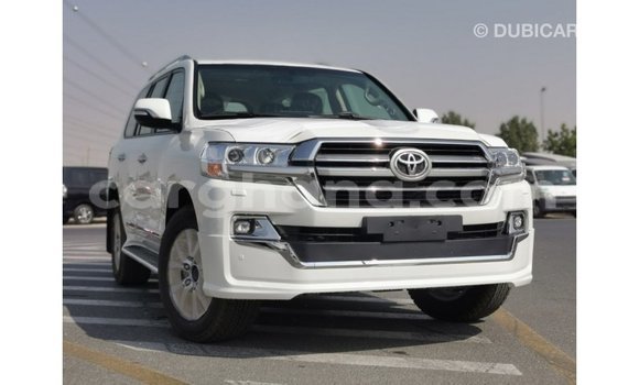 Sayi Imported Toyota Land Cruiser White Mota in Import - Dubai a Ashanti Sayi Imported Toyota Land Cruiser White Mota in Import - Dubai a Ashanti