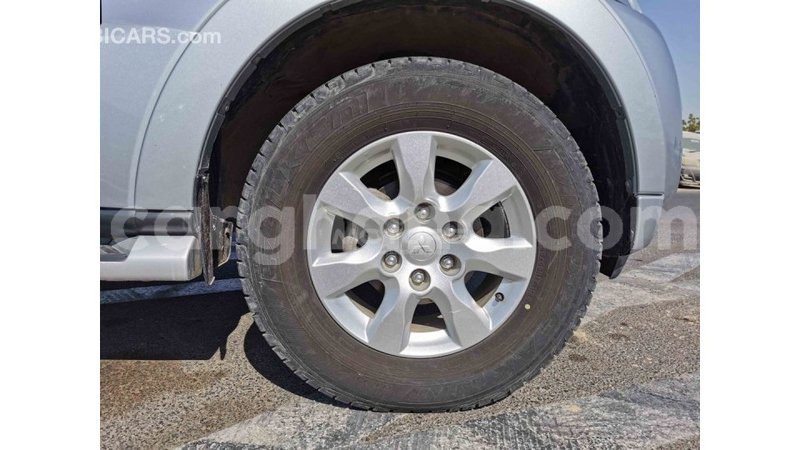 Big with watermark mitsubishi pajero ashanti import dubai 14273