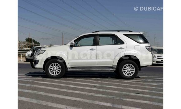 Sayi Imported Toyota Fortuner White Mota in Import - Dubai a Ashanti Sayi Imported Toyota Fortuner White Mota in Import - Dubai a Ashanti