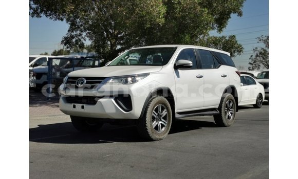 Sayi Imported Toyota Fortuner White Mota in Import - Dubai a Ashanti Sayi Imported Toyota Fortuner White Mota in Import - Dubai a Ashanti