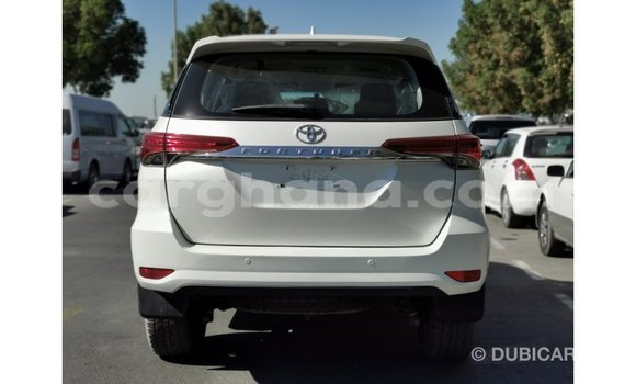 Sayi Imported Toyota Fortuner White Mota in Import - Dubai a Ashanti Sayi Imported Toyota Fortuner White Mota in Import - Dubai a Ashanti