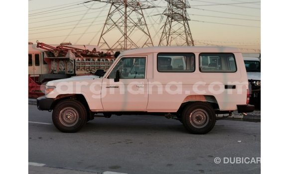 Sayi Imported Toyota Land Cruiser White Mota in Import - Dubai a Ashanti Sayi Imported Toyota Land Cruiser White Mota in Import - Dubai a Ashanti