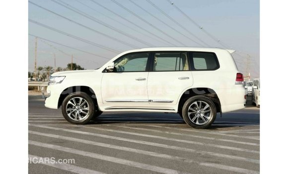 Ra Imported Toyota Land Cruiser funfun Ọkọ̀ in Import - Dubai ni Ashanti Ra Imported Toyota Land Cruiser funfun Ọkọ̀ in Import - Dubai ni Ashanti