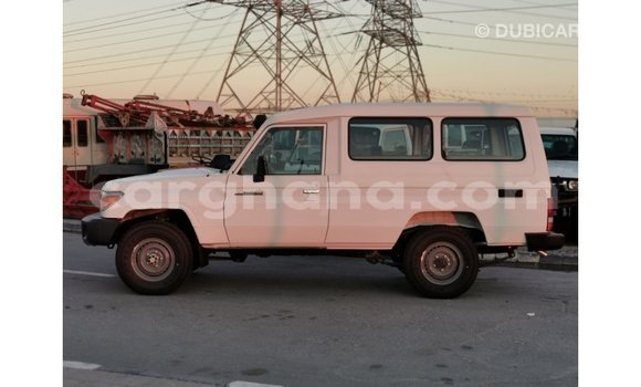 Buy Import Toyota Land Cruiser White Car in Import - Dubai in Ashanti Buy Import Toyota Land Cruiser White Car in Import - Dubai in Ashanti