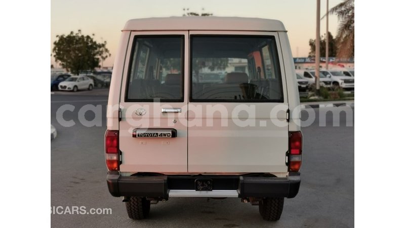 Big with watermark toyota land cruiser ashanti import dubai 14317