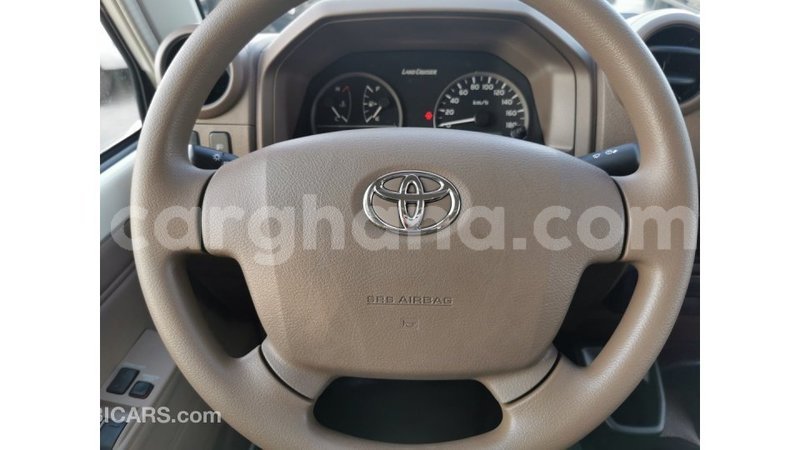 Big with watermark toyota land cruiser ashanti import dubai 14317